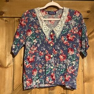 Vintage 80s/90s floral blouse with lace collar
